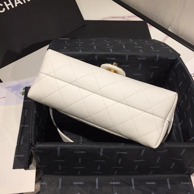 Ch**el small grained calfskin flap bag white as1459 16 x 23 x 9 cm