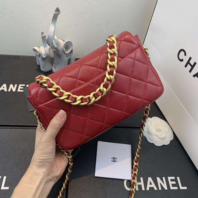 Ch**el shiny quilted lambskin flap bag red as1895 20 x 13 x 7 cm