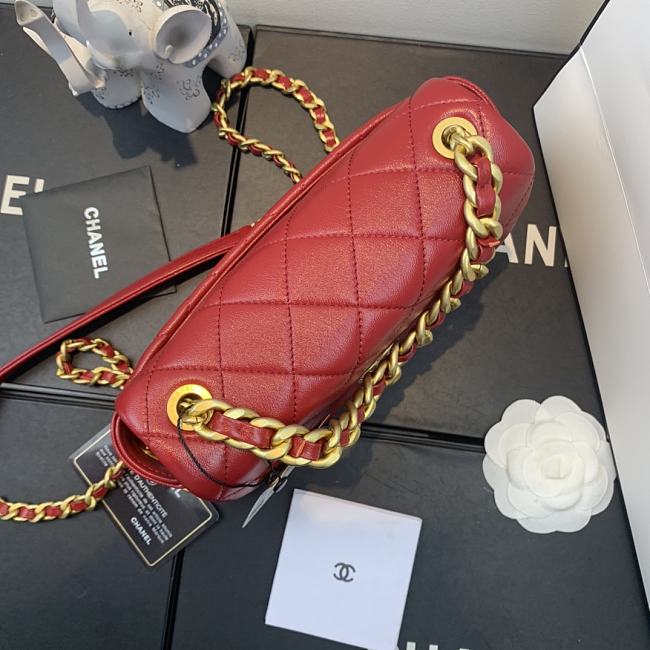 Ch**el shiny quilted lambskin flap bag red as1895 20 x 13 x 7 cm