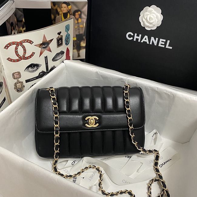 Ch**el 1992 vertical quilt cc shoulder bag black as1499 23 x 14 x 7 cm