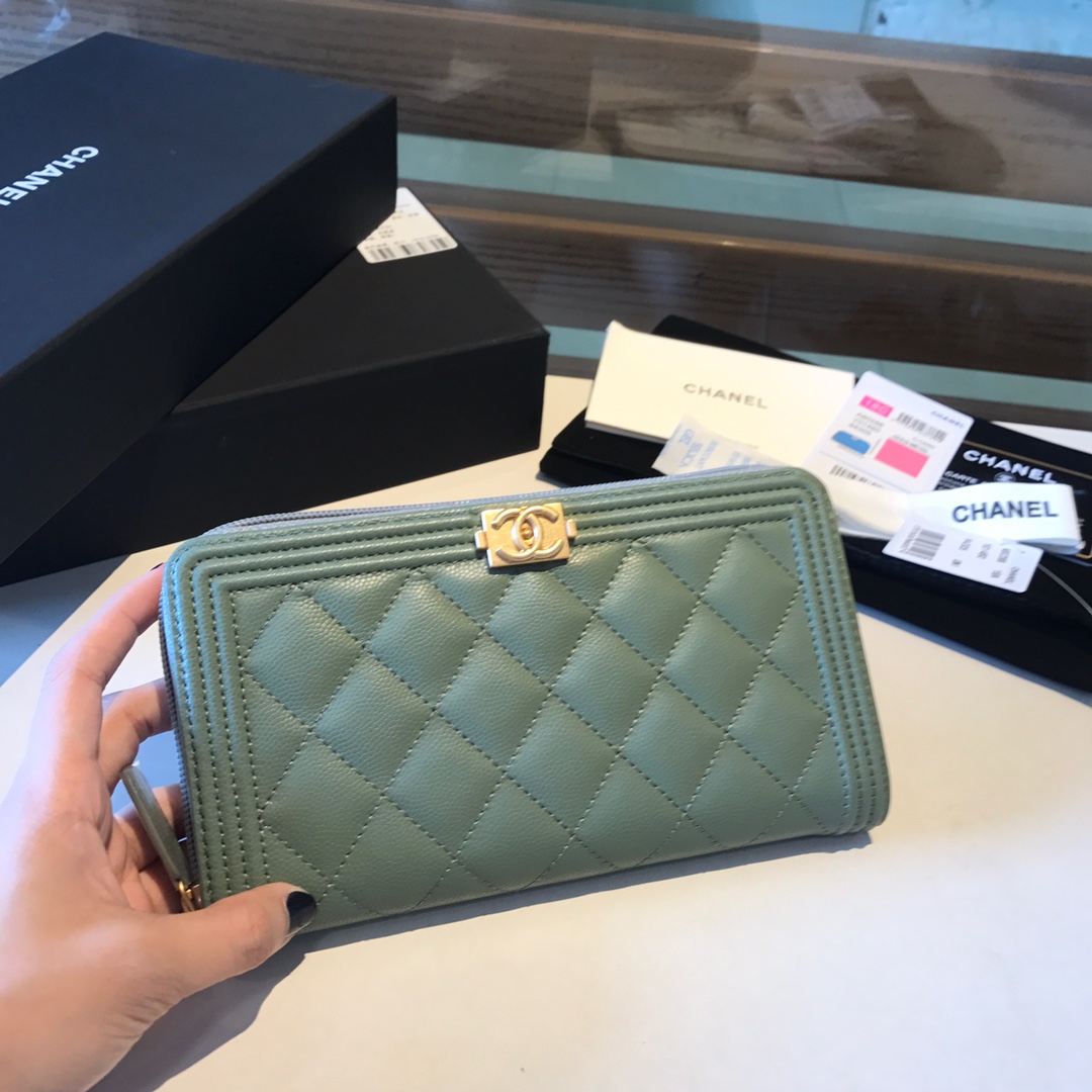 Ch**el boy long zipped wallet grained leather seafoam a80815 19cm
