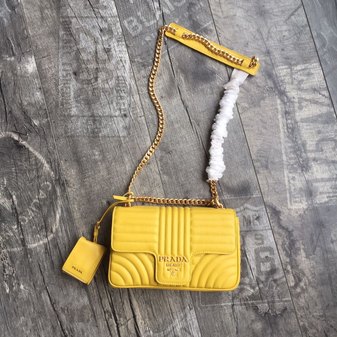 Pra*a medium leather diagramme bag yellow 1bd108 24 x 14 x 6 cm