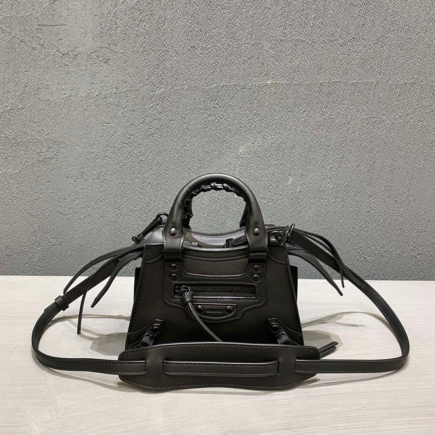 Ba1en*iaga mini neo classic top handle bag full black 63852411r57 22 x 14 x 11 cm