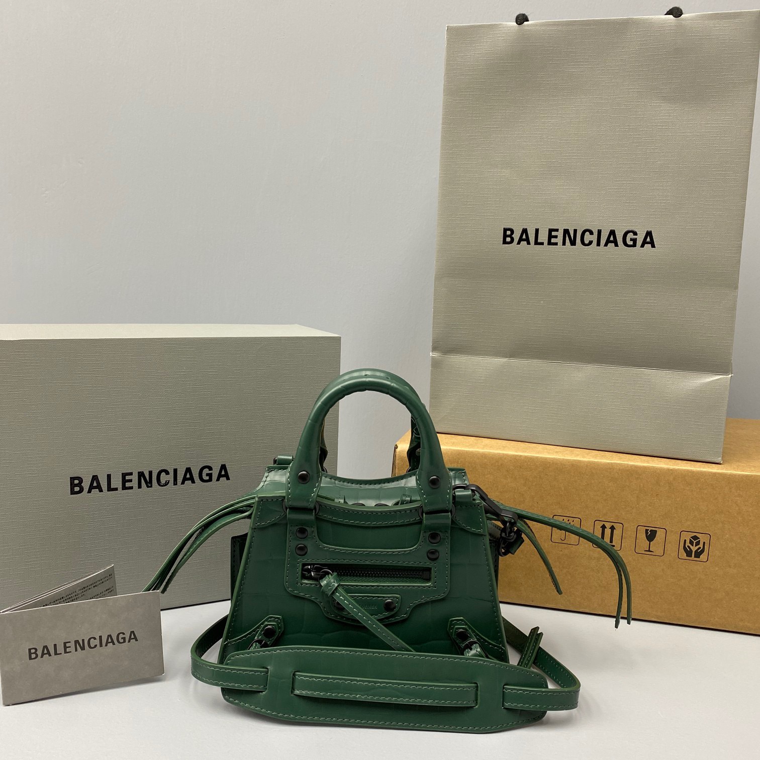 Ba1en*iaga mini neo classic top handle bag crocodile leather green 63852415v67 22 x 14 x 11 cm
