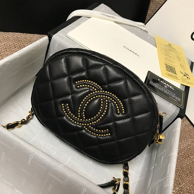 Ch**el lambskin studded logo camera case black as1511 13 x 20 x 5 cm
