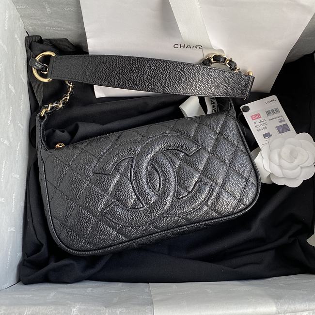 Ch**el grained leather hobo bag black b01960 25 x 14 x 5 cm