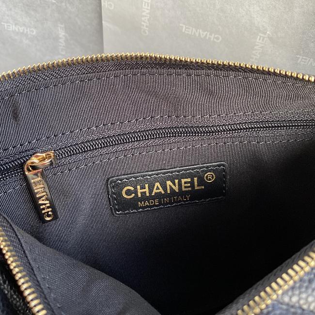 Ch**el grained leather hobo bag black b01960 25 x 14 x 5 cm