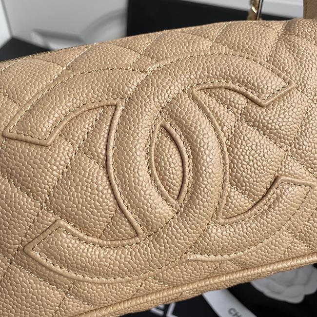 Ch**el grained leather hobo bag beige b01960 25 x 14 x 5 cm