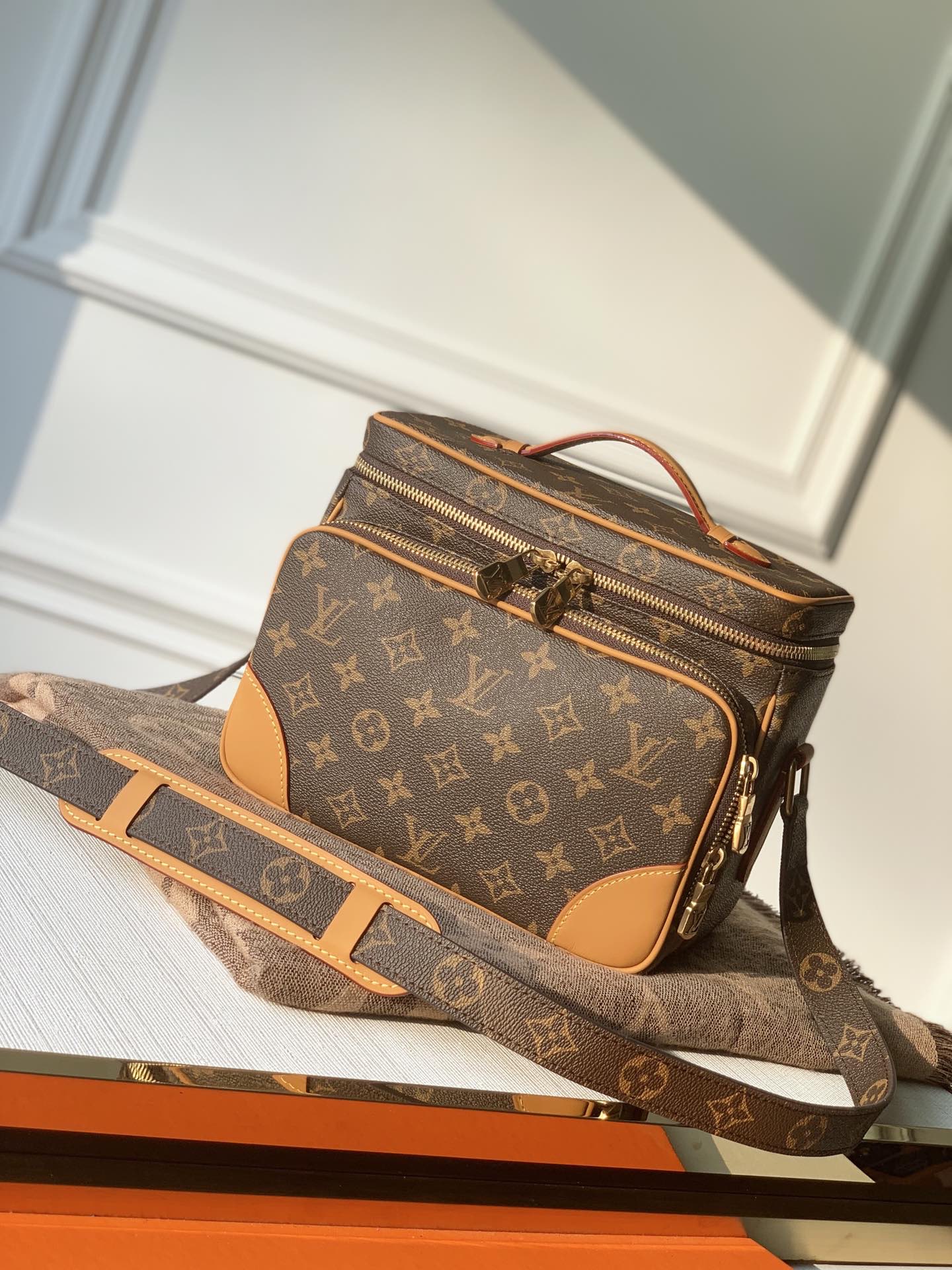 l0vis Vvtt0n camera bag monogram canvas brown m44937 22.5 x 19 x 13.5 cm