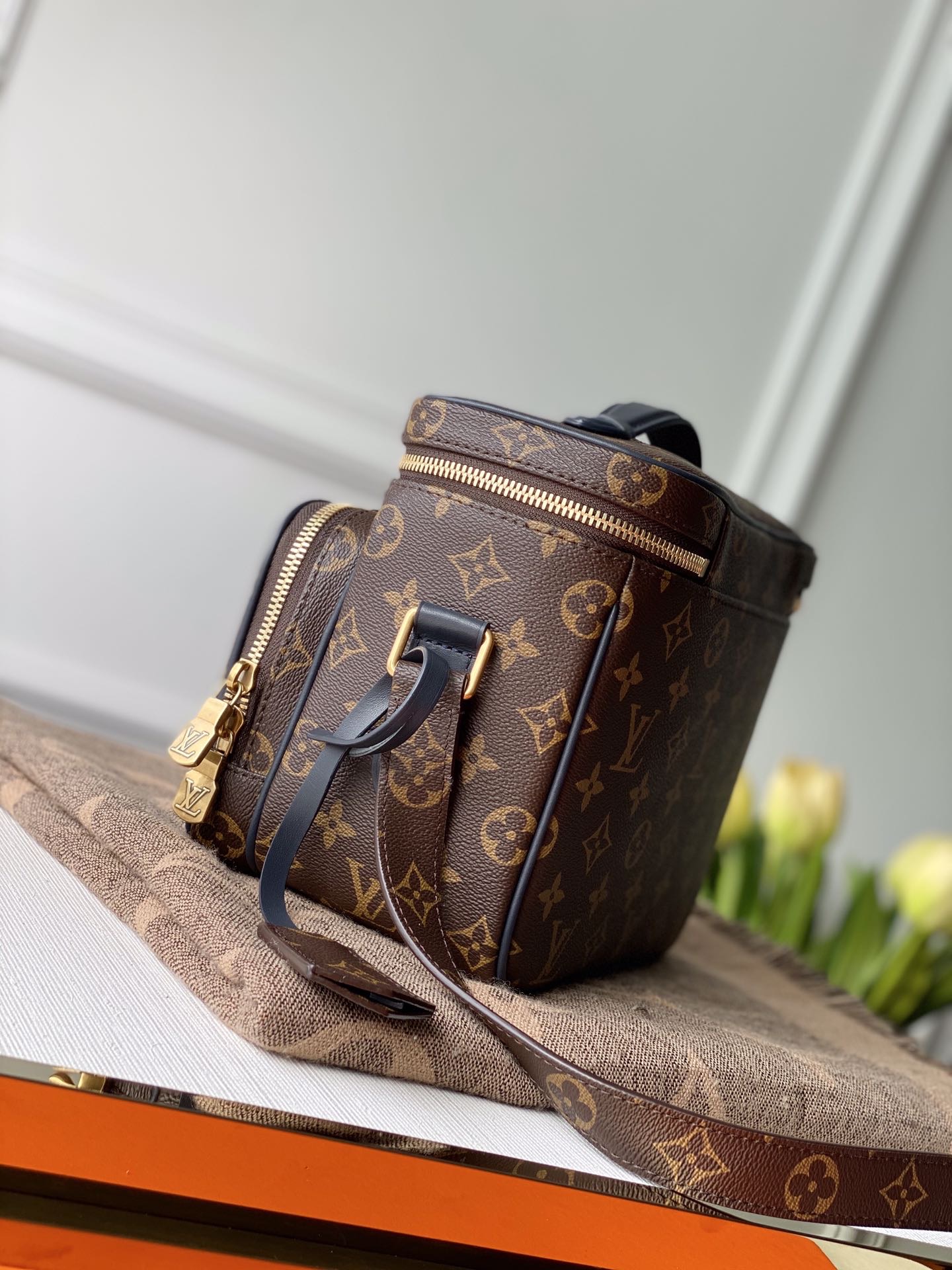 l0vis Vvtt0n camera bag monogram canvas black m44937 22.5 x 19 x 13.5 cm