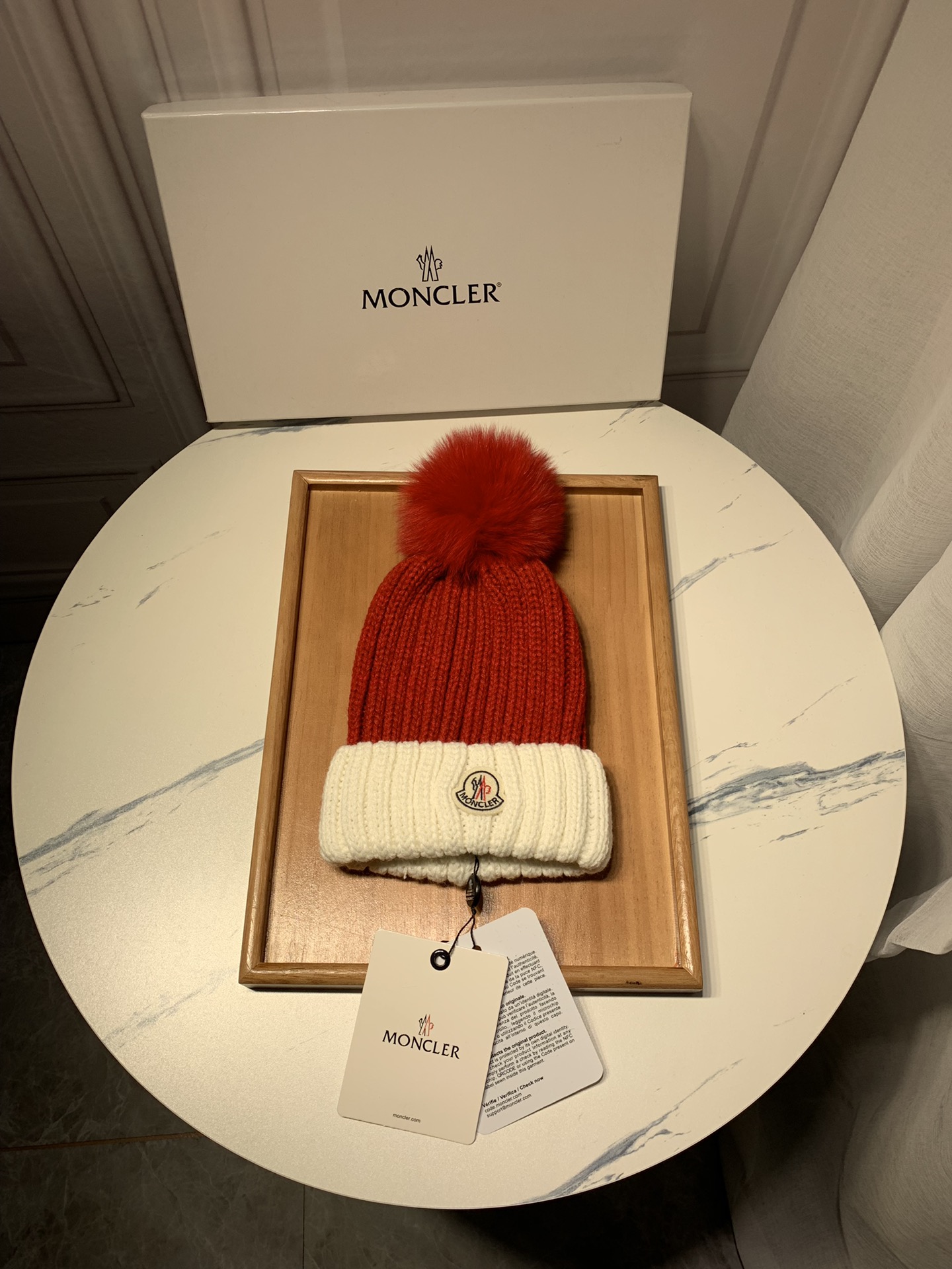 M0nc1er hat 01