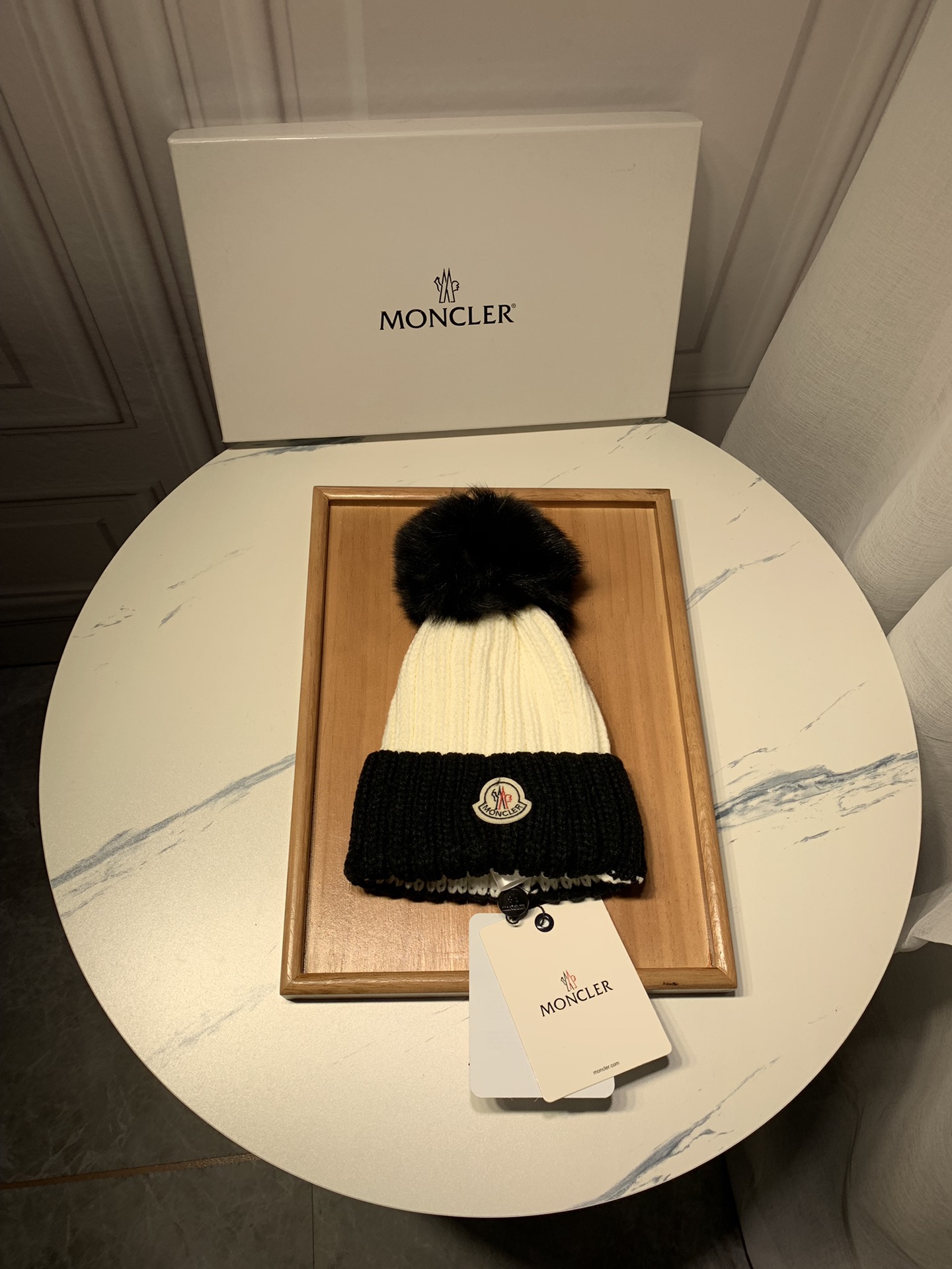 M0nc1er hat 02