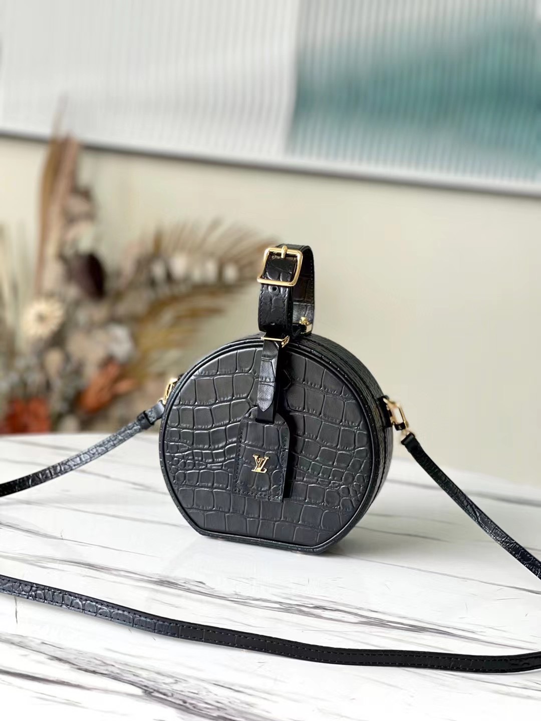 l0vis Vvtt0n petite boite chapeau crocodile leather black n93597 17.5 x 16.5 x 7.5 cm