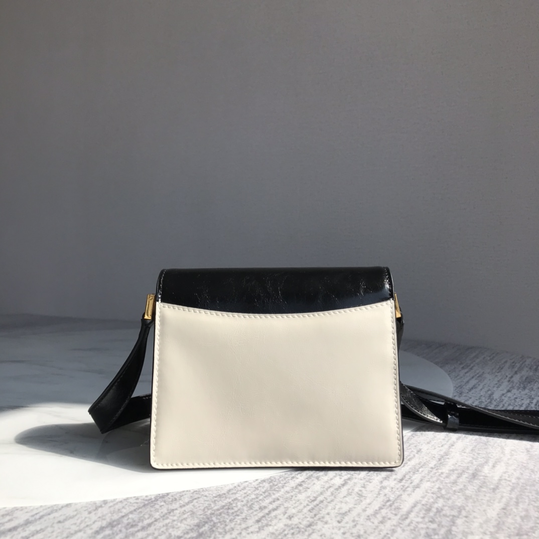 Ma*n1 mini trunk bag leather white/black z476n 18 × 13 × 6.5 cm