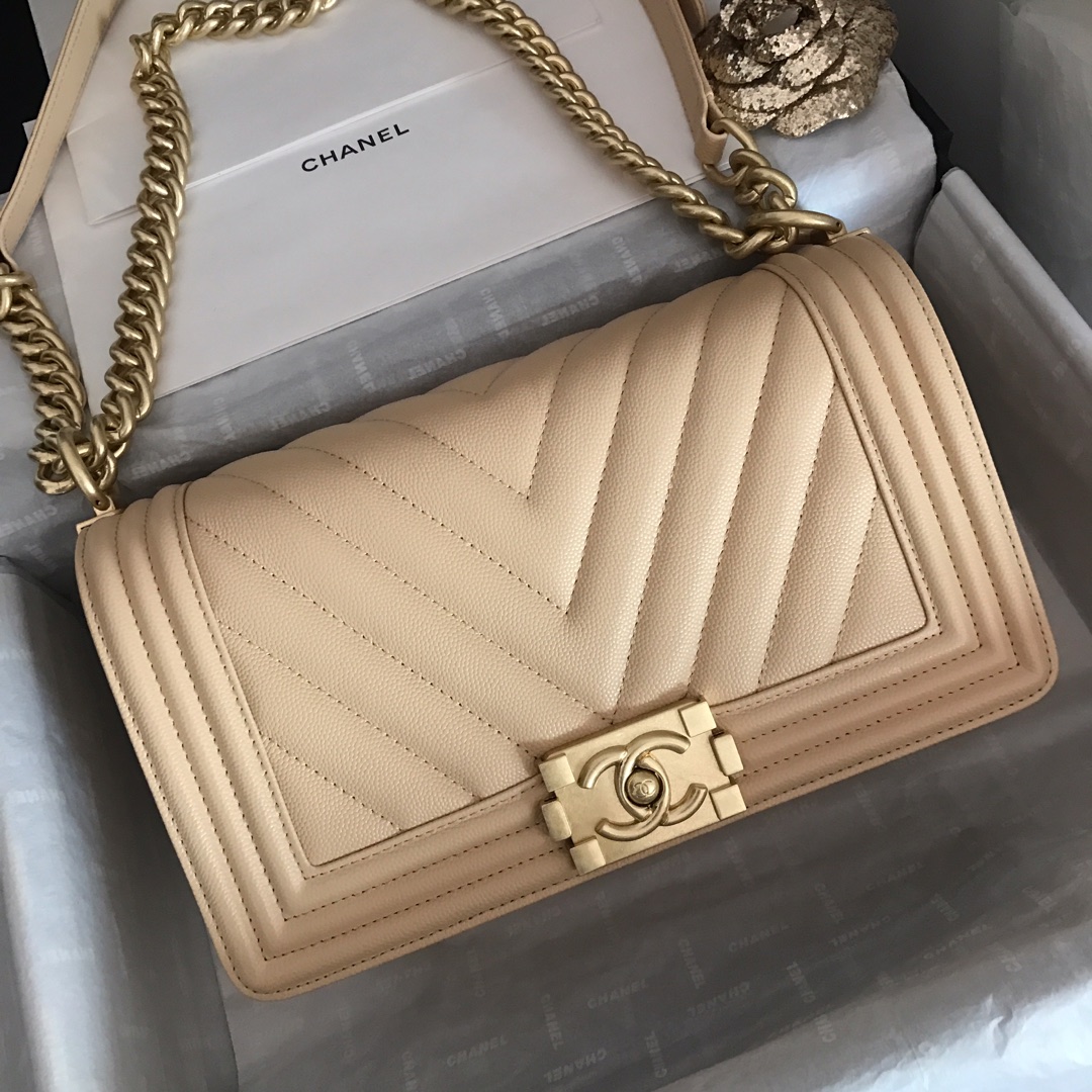 Ch**el medium boy bag chevron gold-tone metal grained leather light beige a67086 25cm