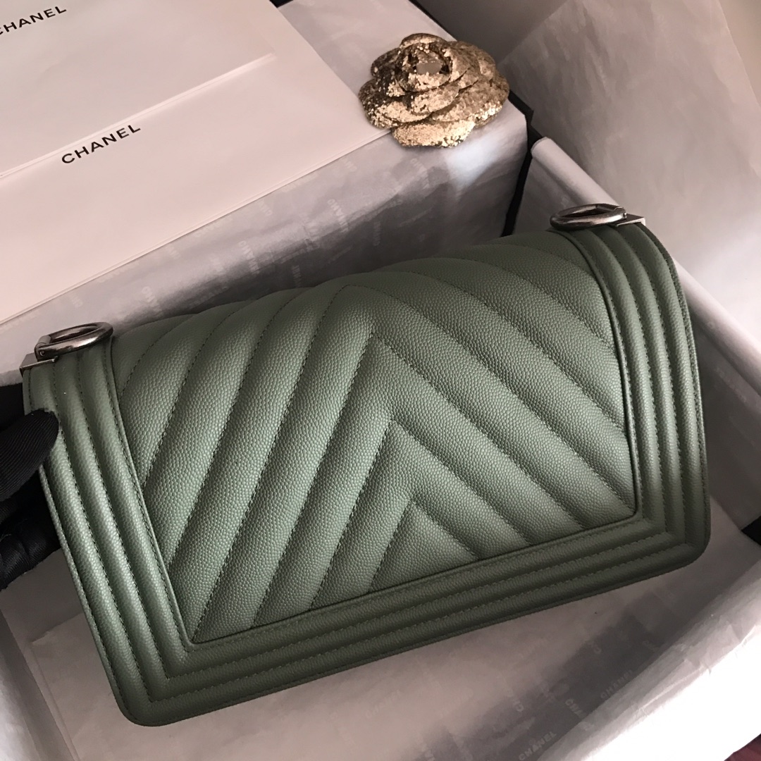 Ch**el medium boy bag chevron black-tone metal grained leather green a67086 25cm