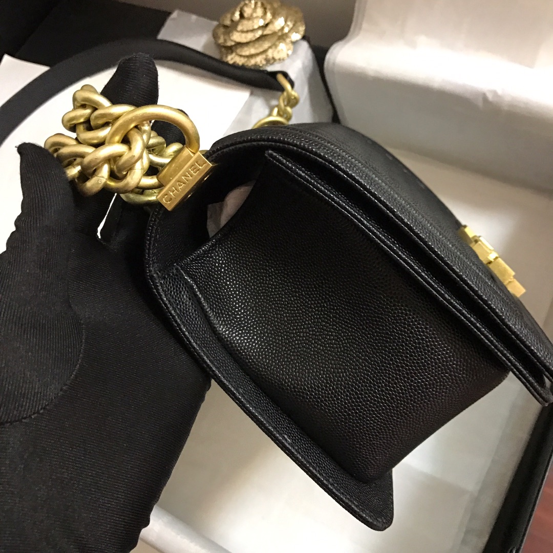 Ch**el medium boy bag classic gold-tone metal grained leather black a67086 25cm