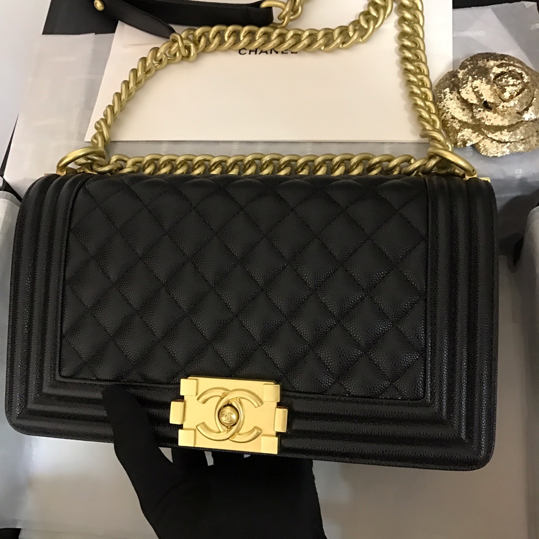 Ch**el medium boy bag classic gold-tone metal grained leather black a67086 25cm