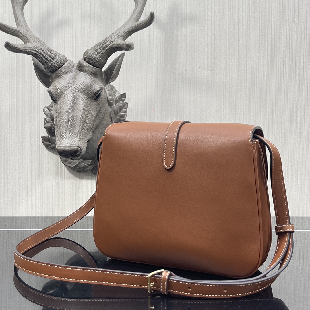 Ce1i*e medium tabou smooth leather tan 196583dk1 22 x 16 x 7 cm