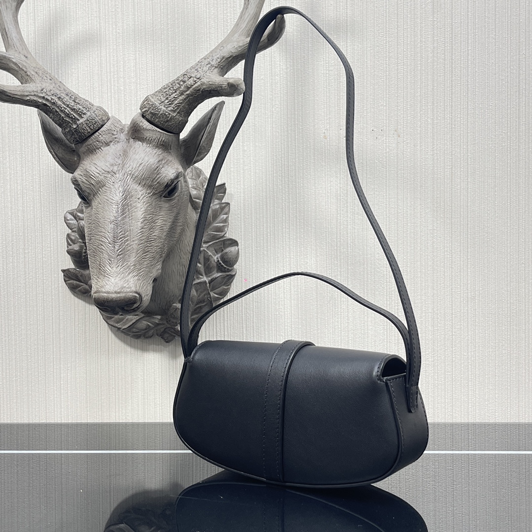 Ce1i*e clutch on strap smooth leather black 10i593dq1 18 × 8 × 5 cm