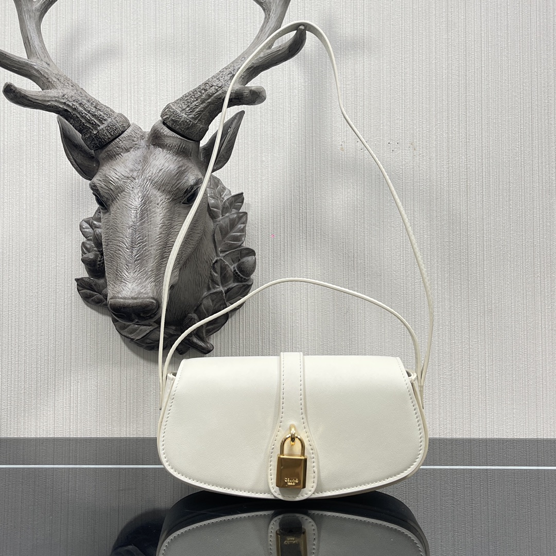 Ce1i*e clutch on strap smooth leather white 10i593dq1 18 × 8 × 5 cm