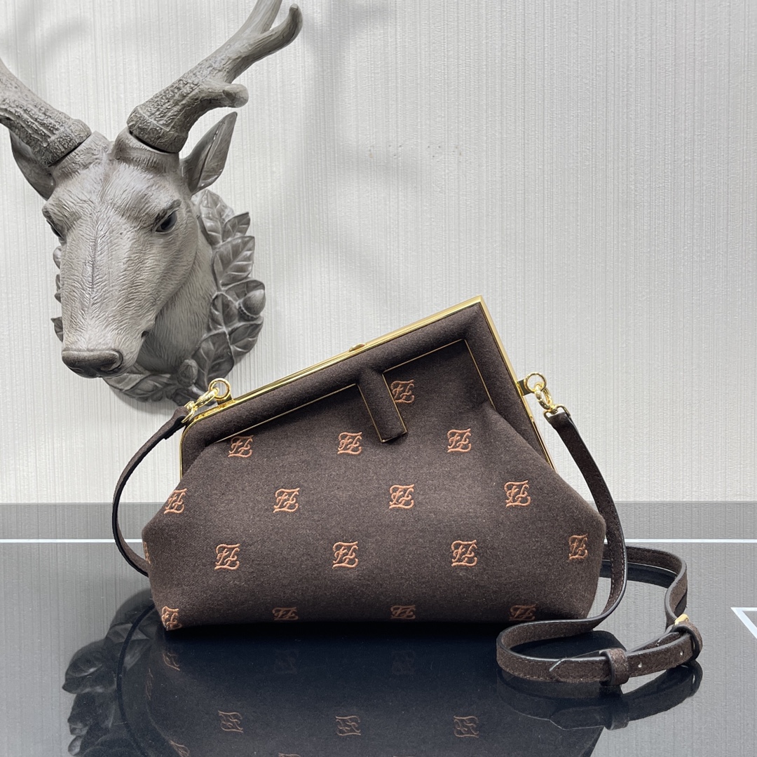 F**di small first flannel dark brown 8bp129abve 26 x 9.5 x 18 cm