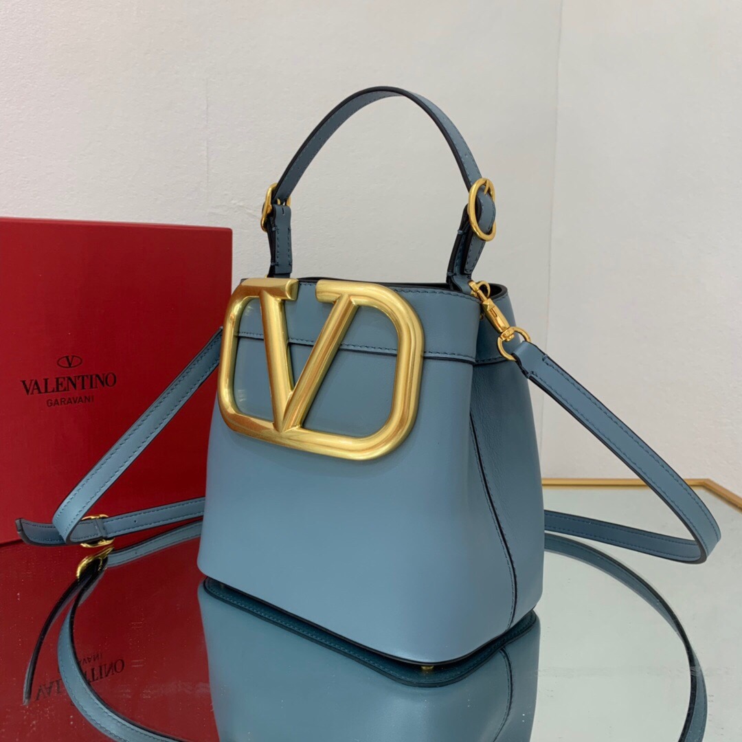 Va1e*ntin0 s*pervee leather handbag blue ww2b0j74zxl 20 x 19 x 12 cm