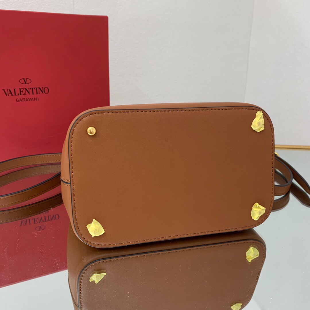 Va1e*ntin0 s*pervee leather handbag brown ww2b0j74zxl 20 x 19 x 12 cm