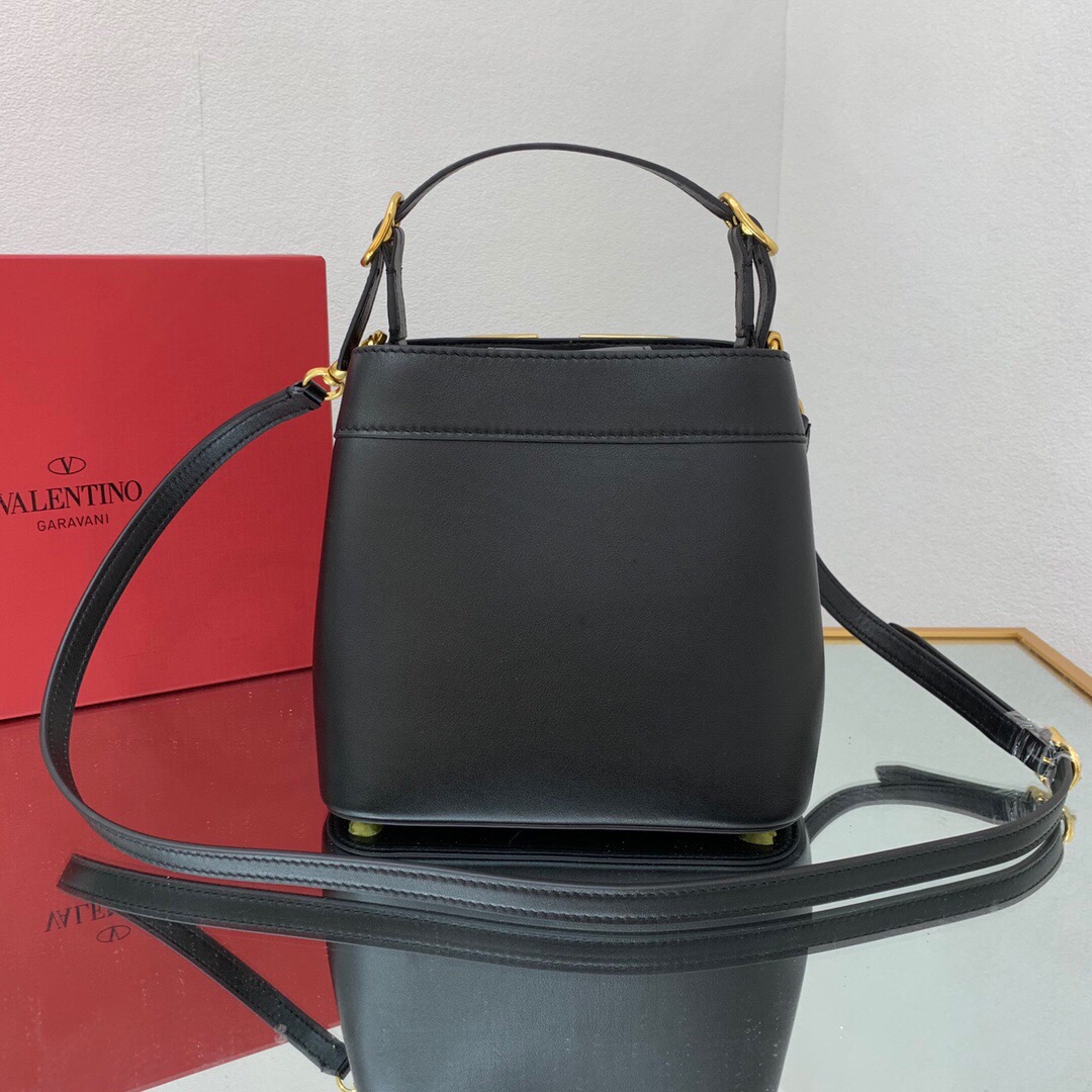 Va1e*ntin0 s*pervee leather handbag black ww2b0j74zxl 20 x 19 x 12 cm