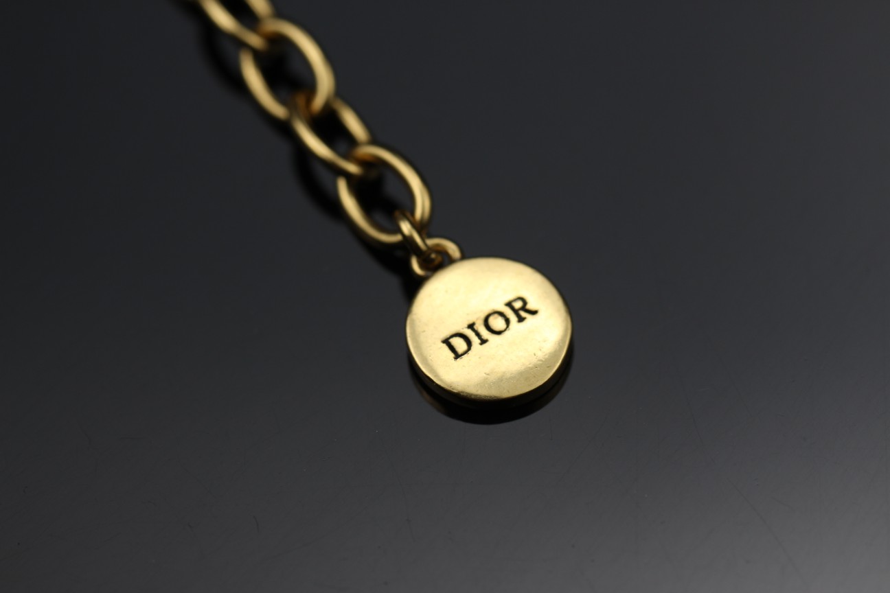 D10r necklace gold 01