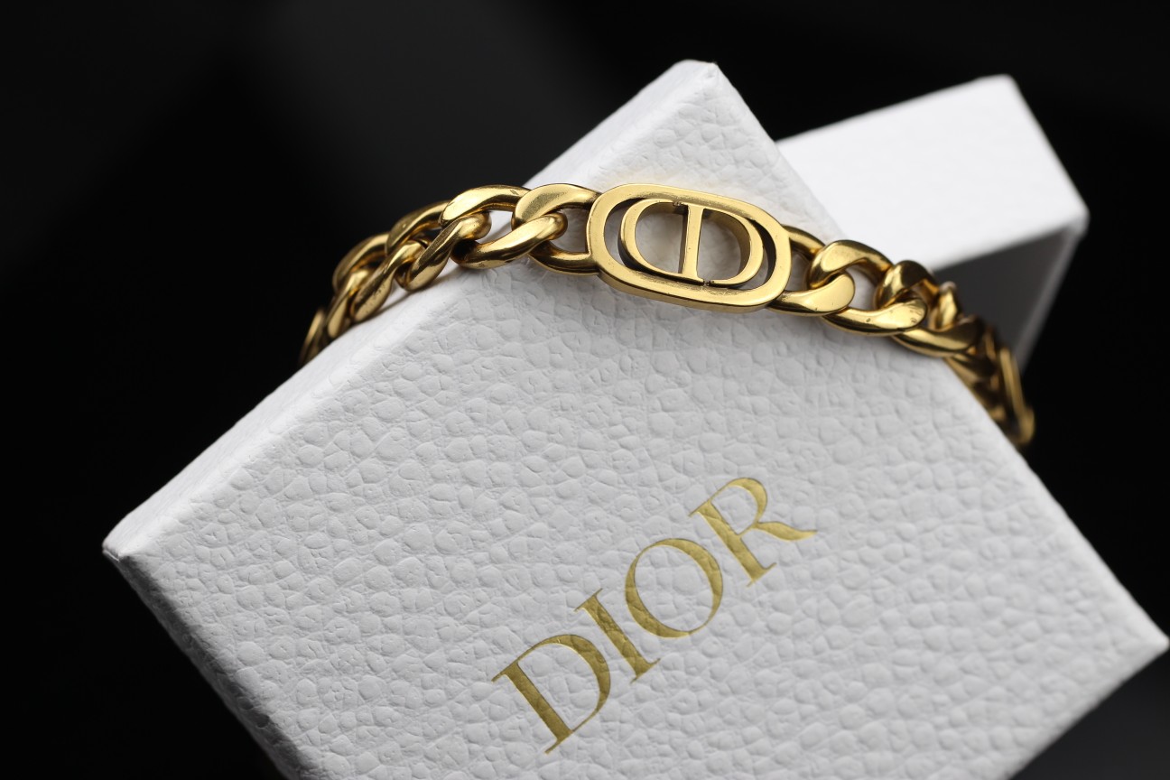 D10r necklace gold 01