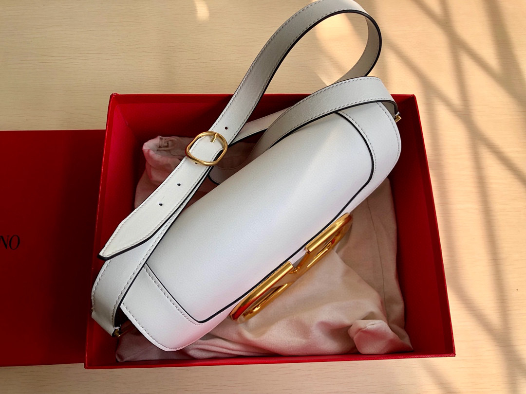 Va1e*ntin0 garavani s*pervee crossbody bag leather white wb0g09zxl 26.5 x 9 x 15 cm