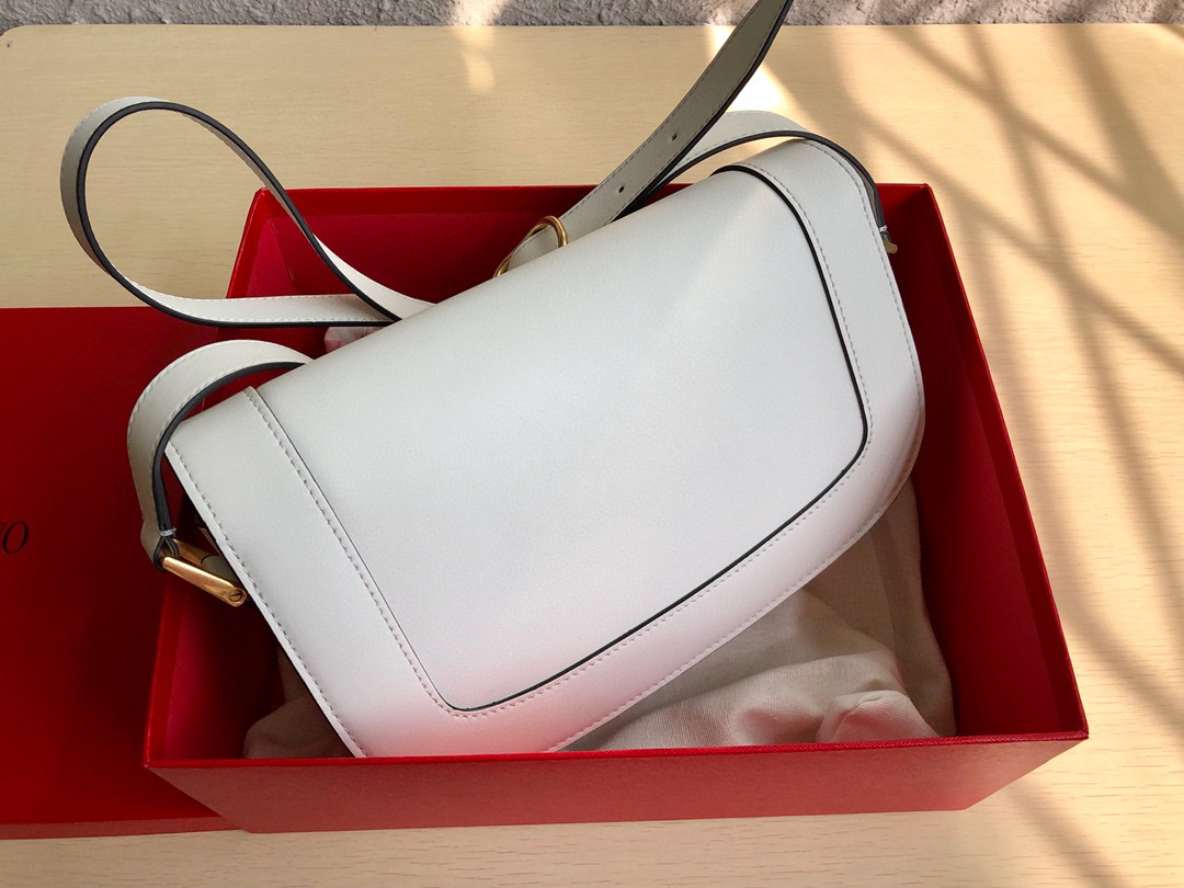 Va1e*ntin0 garavani s*pervee crossbody bag leather white wb0g09zxl 26.5 x 9 x 15 cm