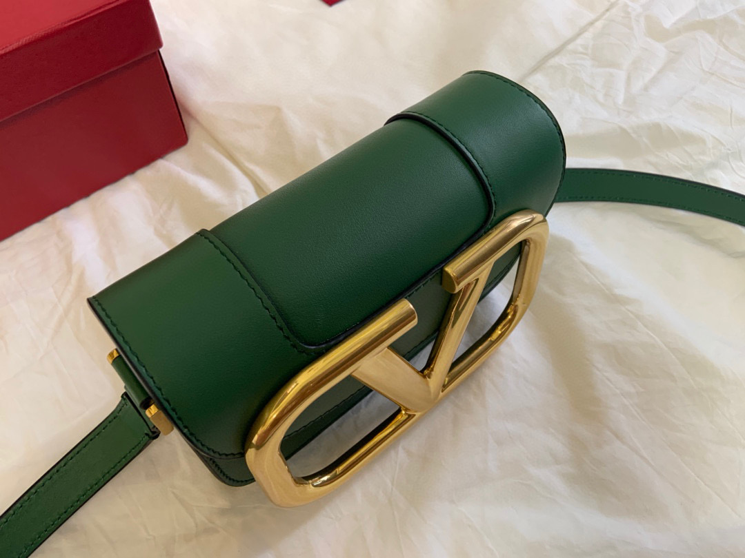 Va1e*ntin0 small s*pervee crossbody bag green xw2b0g45zxl 18 x 7.5 x 12.5 cm