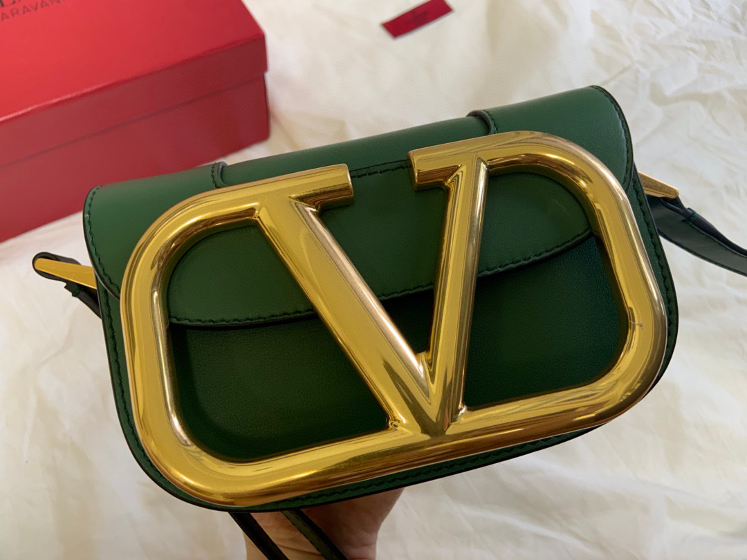 Va1e*ntin0 small s*pervee crossbody bag green xw2b0g45zxl 18 x 7.5 x 12.5 cm
