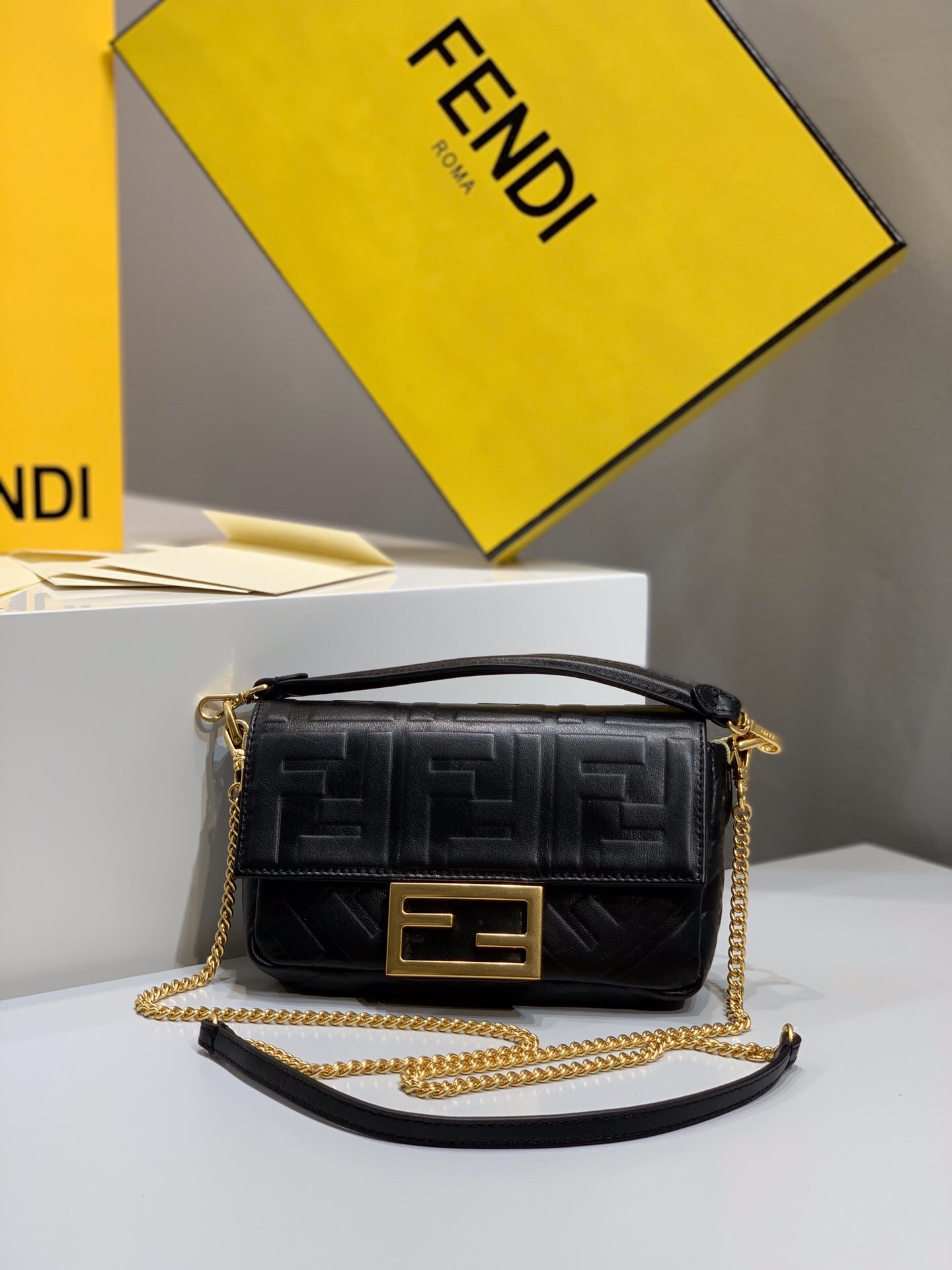 F**di small nappla leather black 8bs017 18 x 4 x 11 cm