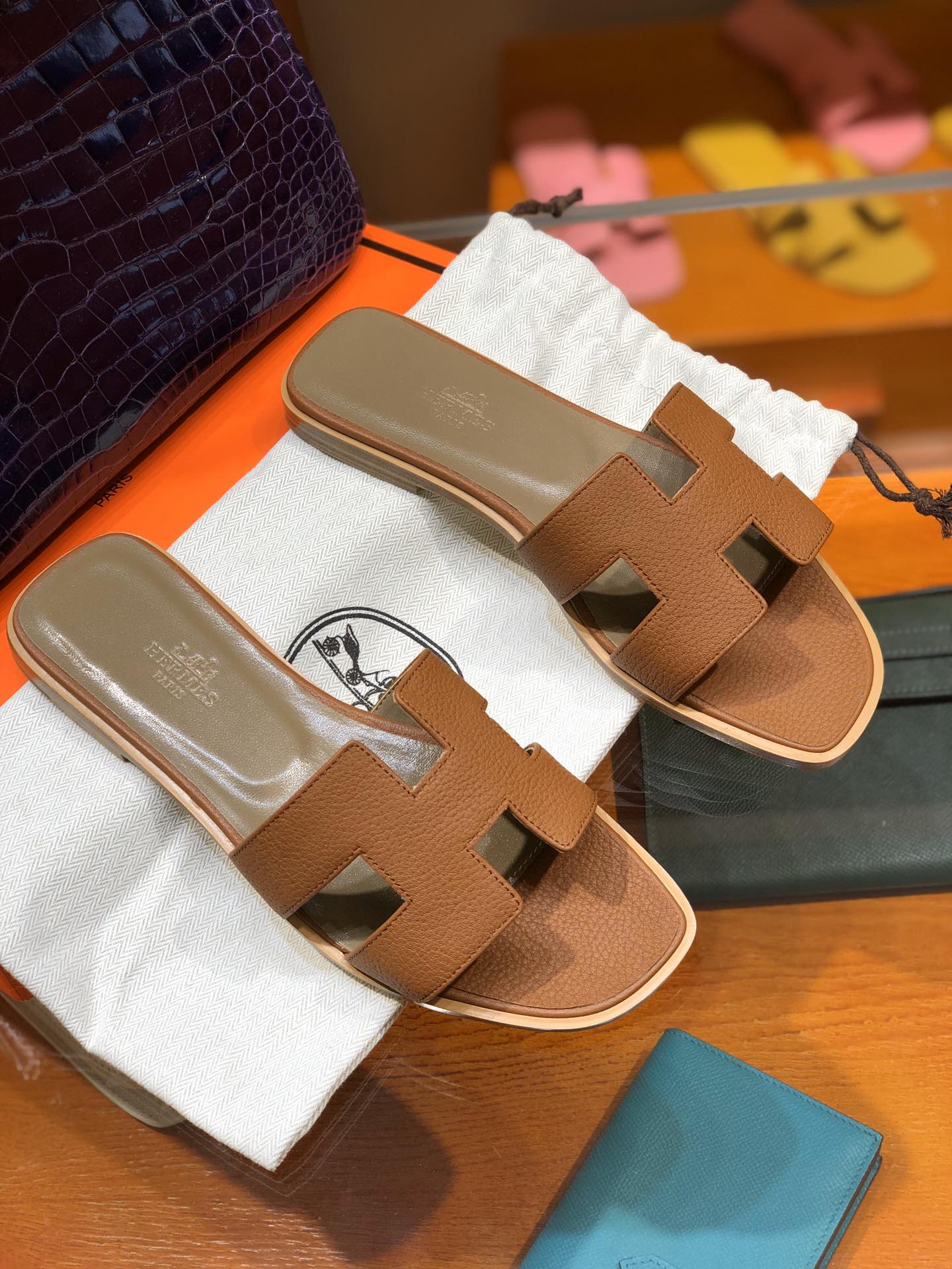 H**me5 slippers 01