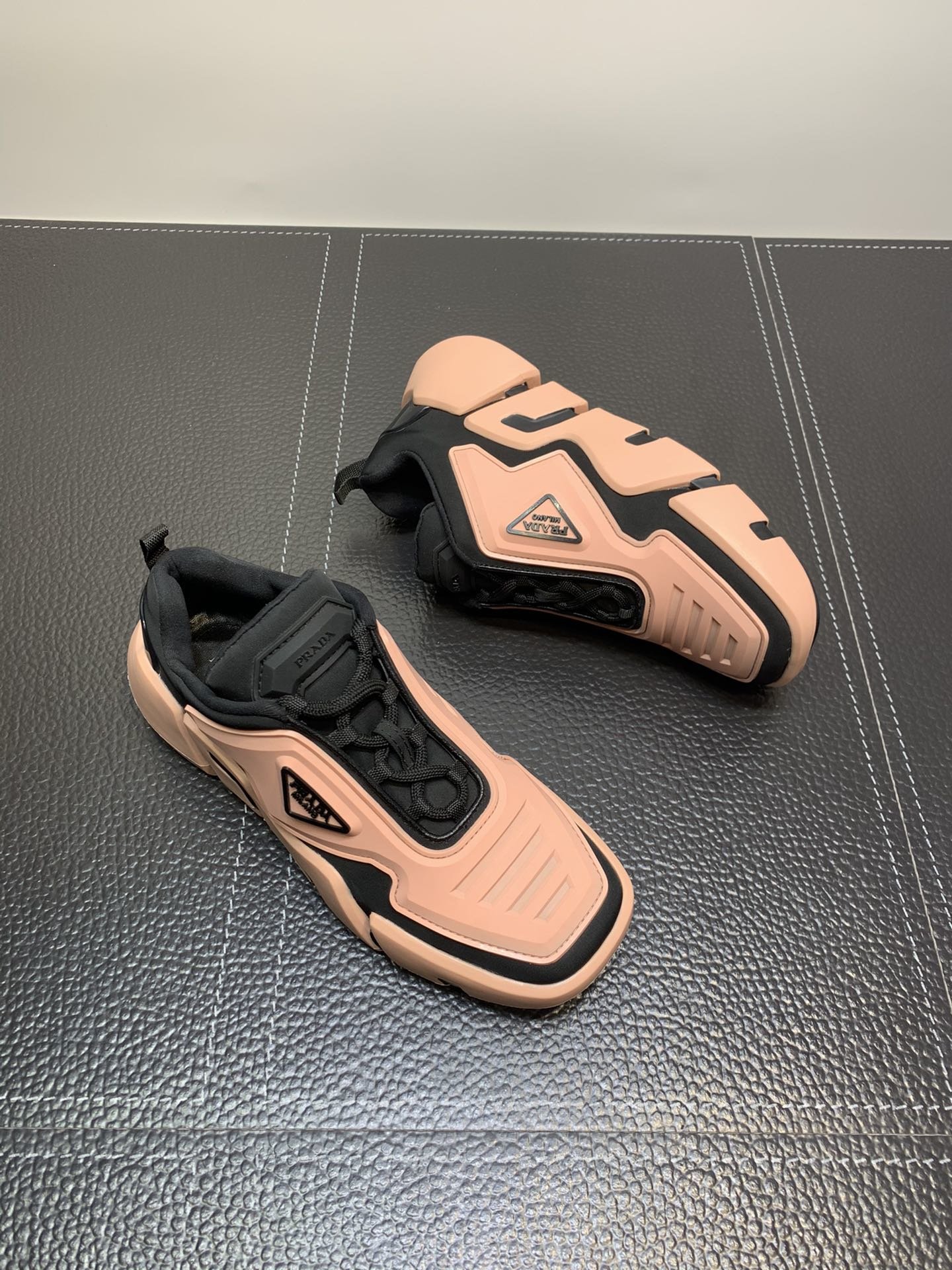 Pra*a techno strectch sneakers peach pink