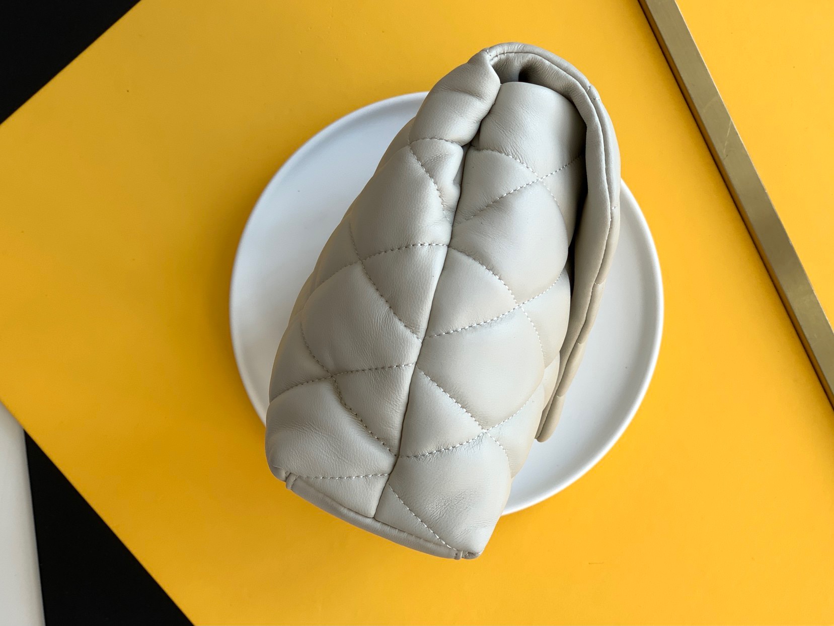 Y51 sade puffer envelope clutch leather white 6550041 38 x 19 x 11 cm
