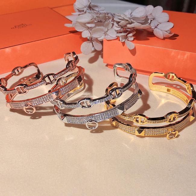 H**me5 bracelet 01