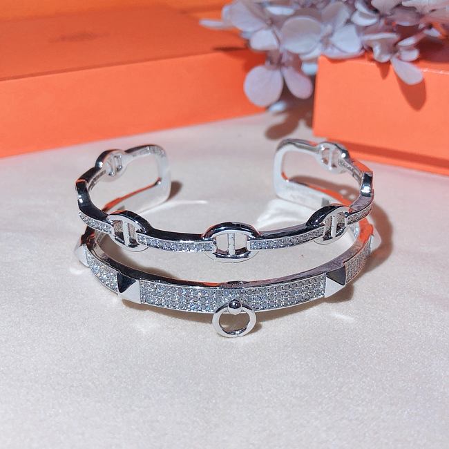 H**me5 bracelet 01