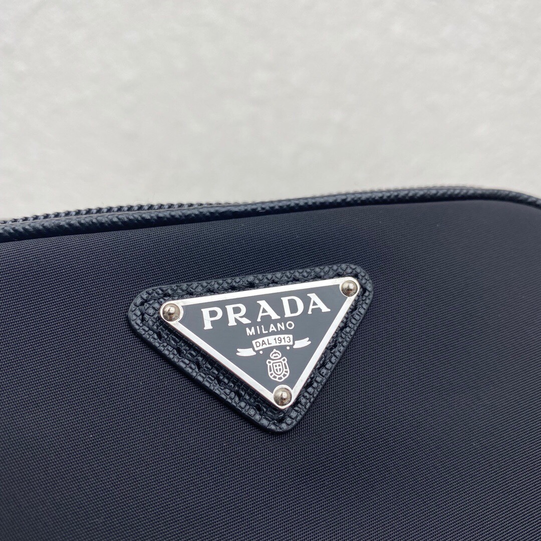 Pra*a re-edition 2005 hobo camera nylon bag black 1bh153 20 x 15 x 5 cm