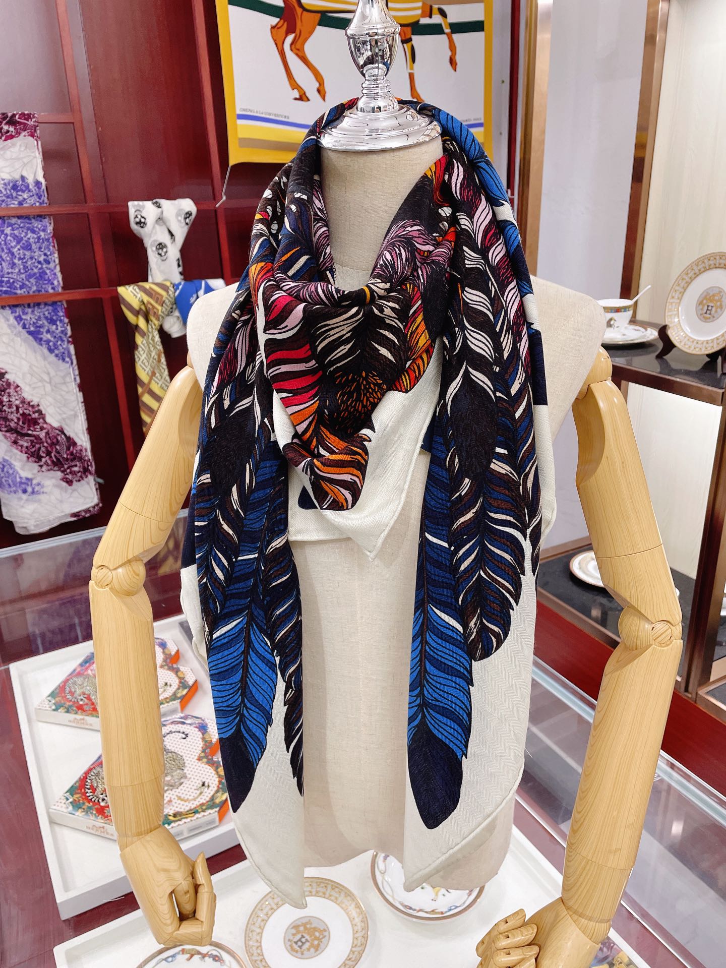 l0vis Vvtt0n scarf 11