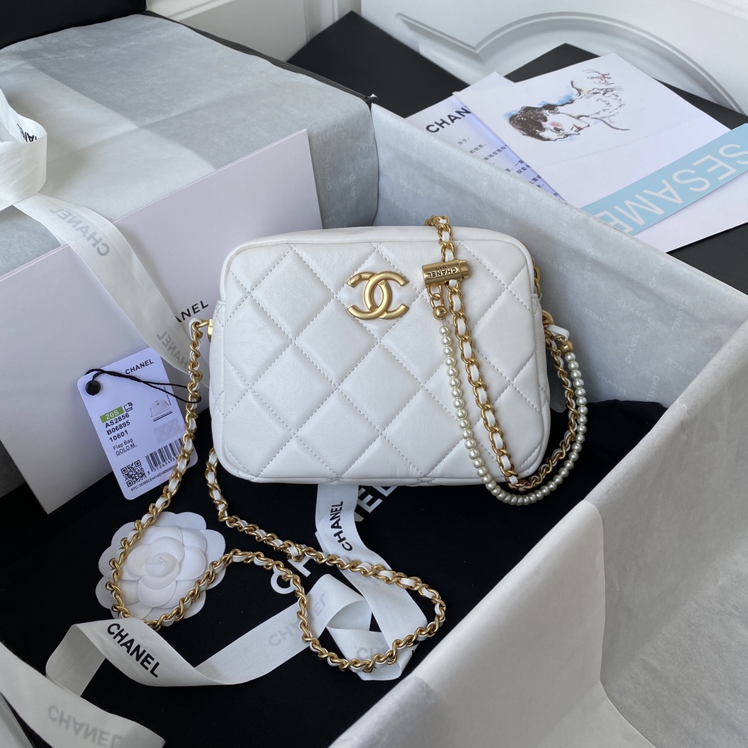 Ch**el mini camera case leather imitation pearls light white as2856 18 x 14 x 7 cm