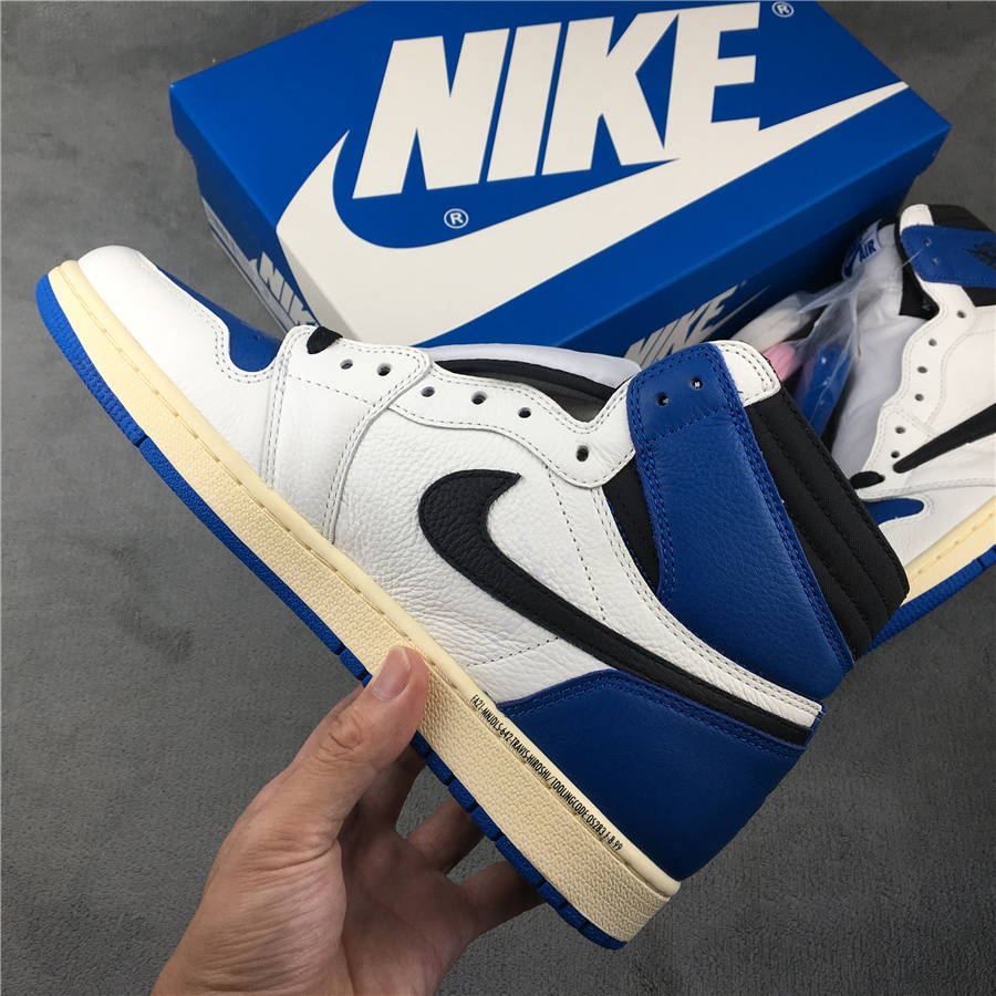 Air Jordan 1 DH3227-105