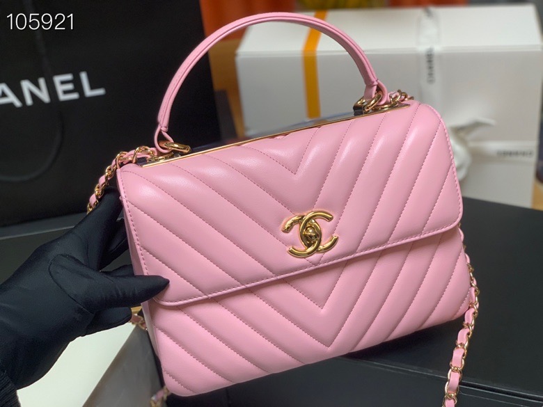 Ch**el Ch**elv has smooth sandwich pink bag 25cm