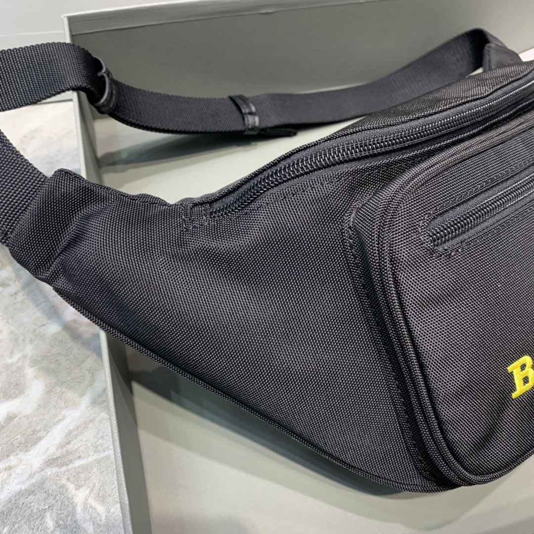 Ba1en*iaga canvas chest bag waist bagwhite 31cm 04
