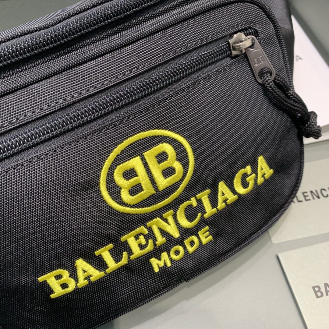 Ba1en*iaga canvas chest bag waist bagwhite 31cm 04