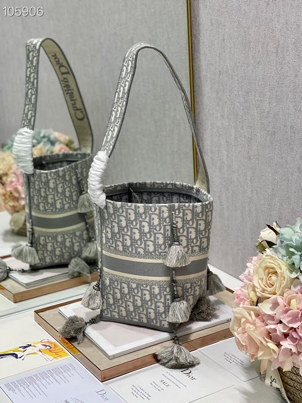 D10r d-bubble embroidered bucket bag 16cm 01