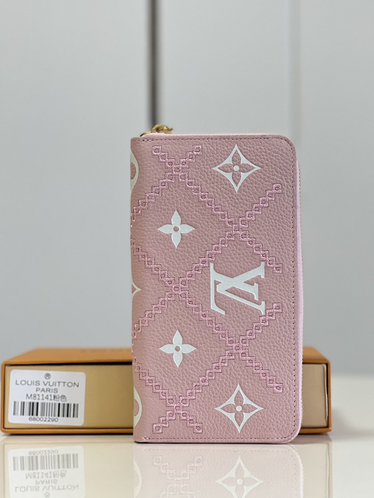 L-V M81141 Zippy Monogram Vernis pink 19.5cm